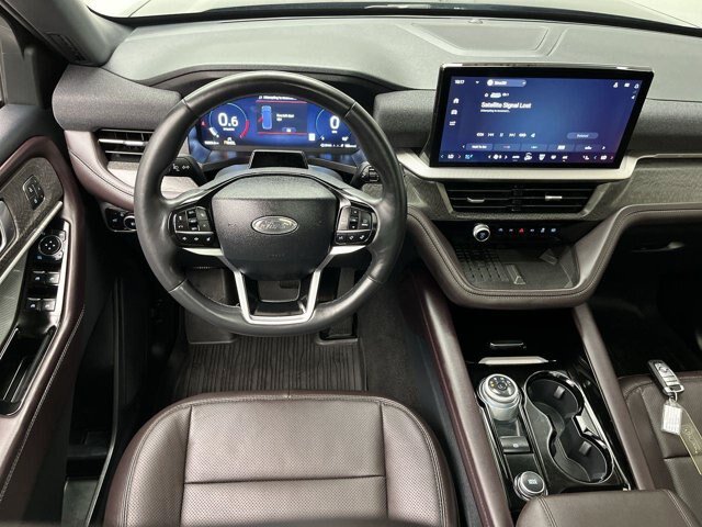 Certified 2025 Ford Explorer Platinum w/ Ultimate Package AWD/4WD image 15