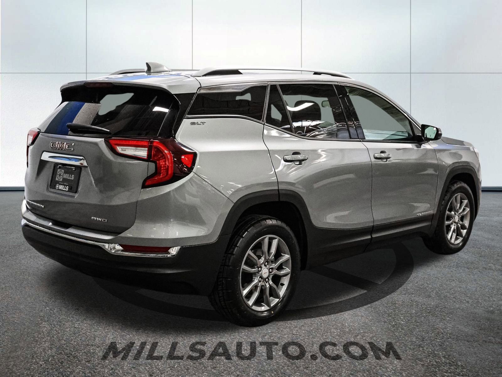 Used 2024 GMC Terrain SLT image 6