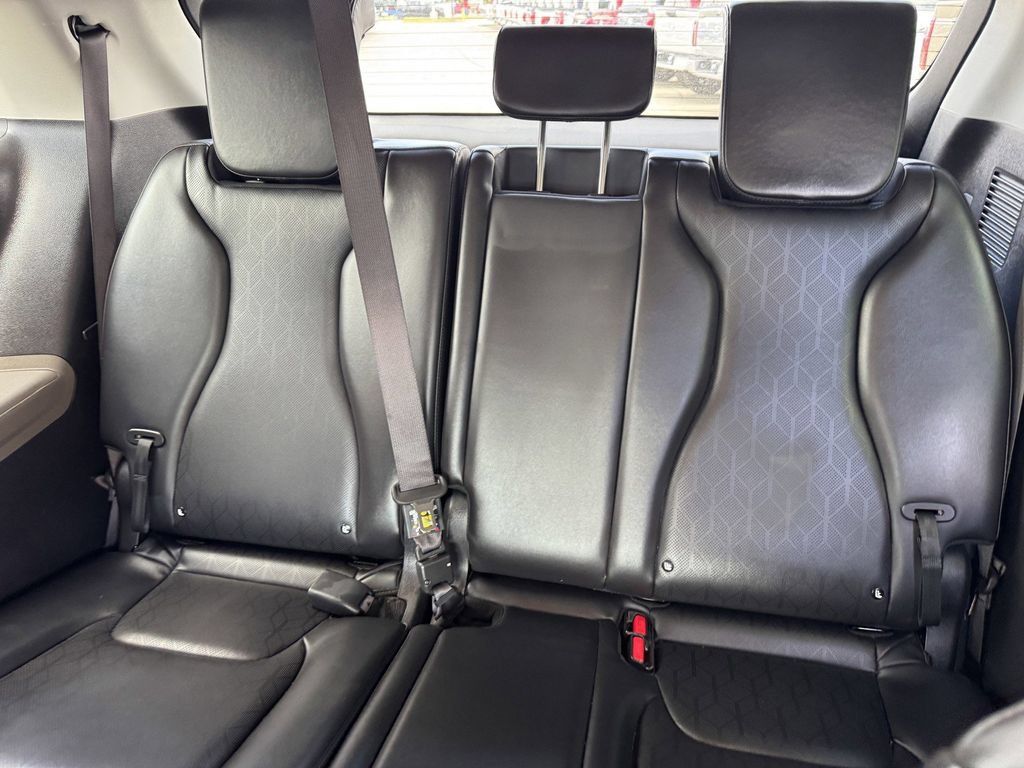 Used 2025 Kia Carnival FWD image 13