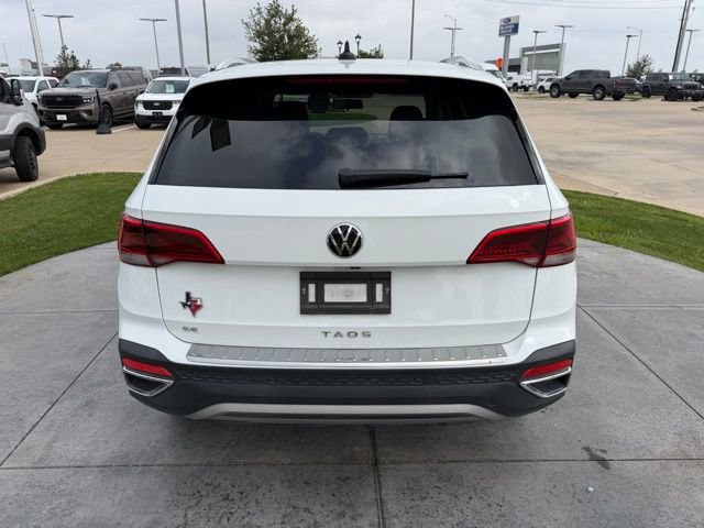 Used 2022 Volkswagen Taos SE FWD image 2