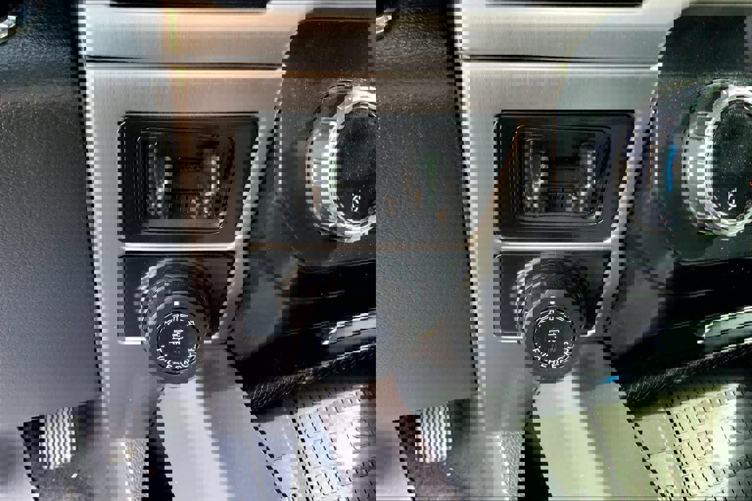 Certified 2022 Ford F450 Platinum w/ FX4 Off-Road Package image 31