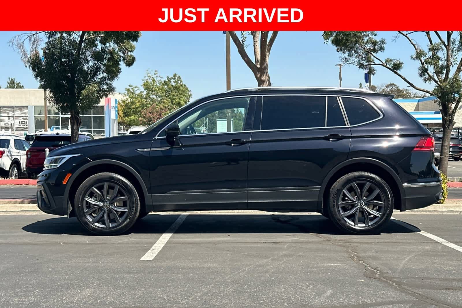 Used 2023 Volkswagen Tiguan SE AWD/4WD image 6