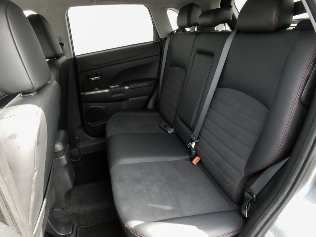 Used 2025 Mitsubishi Outlander Sport AWD image 32