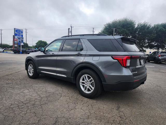 Certified 2025 Ford Explorer Active RWD image 3