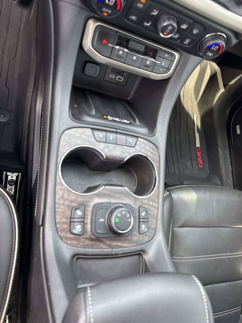 Used 2021 GMC Acadia Denali w/ Denali Ultimate Package AWD/4WD image 24