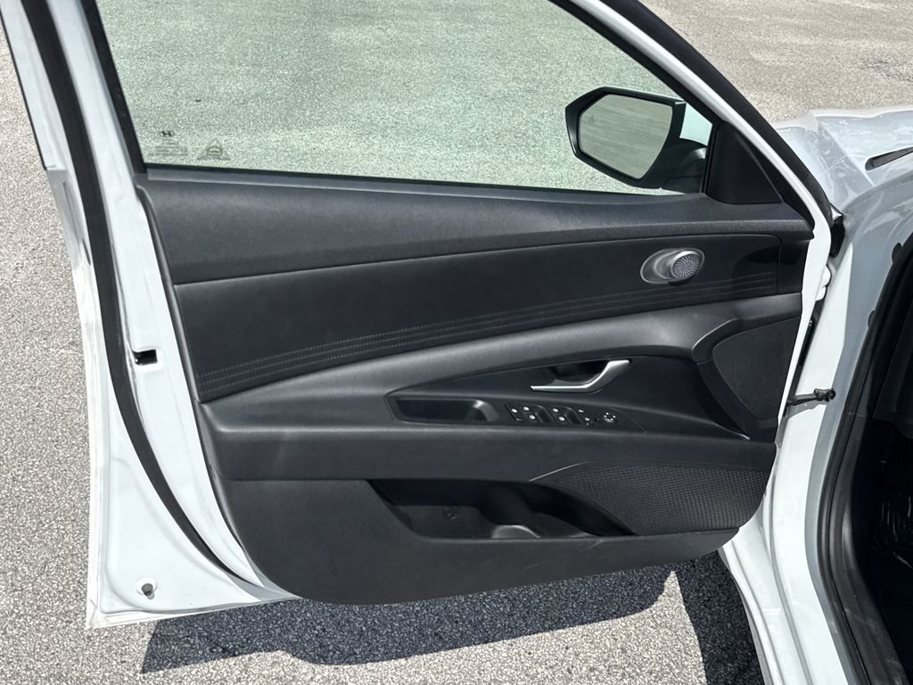 Used 2021 Hyundai Elantra SEL FWD image 13