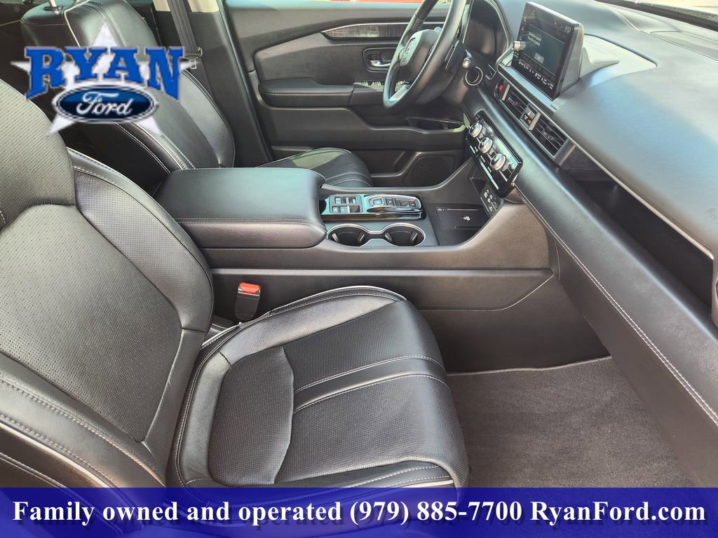 Used 2025 Honda Pilot Elite image 11