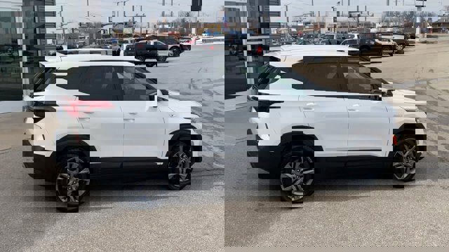 Used 2023 Kia Seltos LX image 2