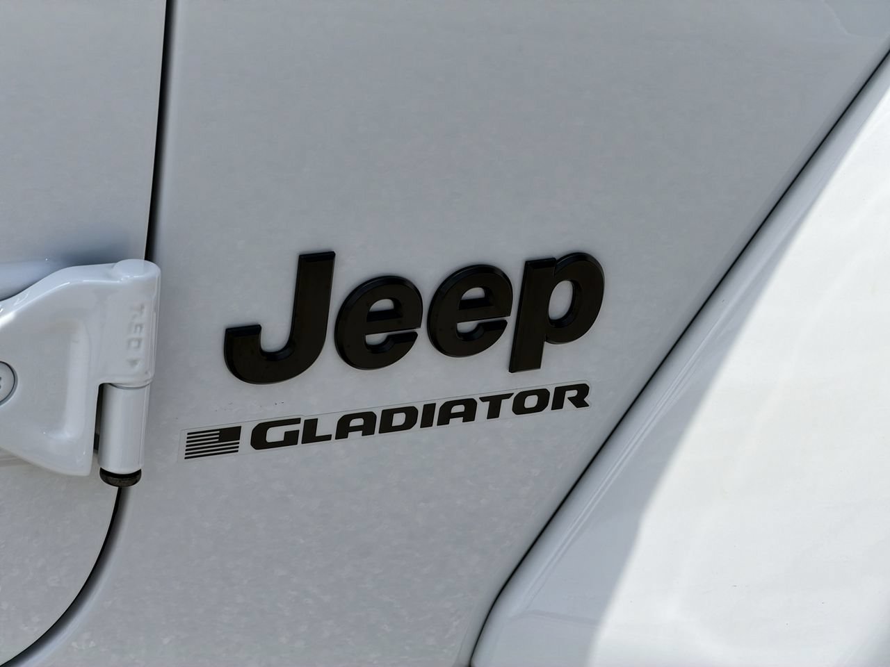 Used 2025 Jeep Gladiator Sport AWD/4WD image 9