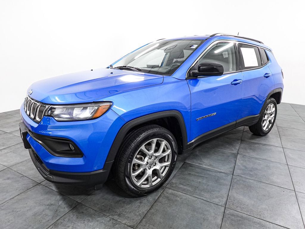 Used 2022 Jeep Compass Latitude AWD/4WD image 3