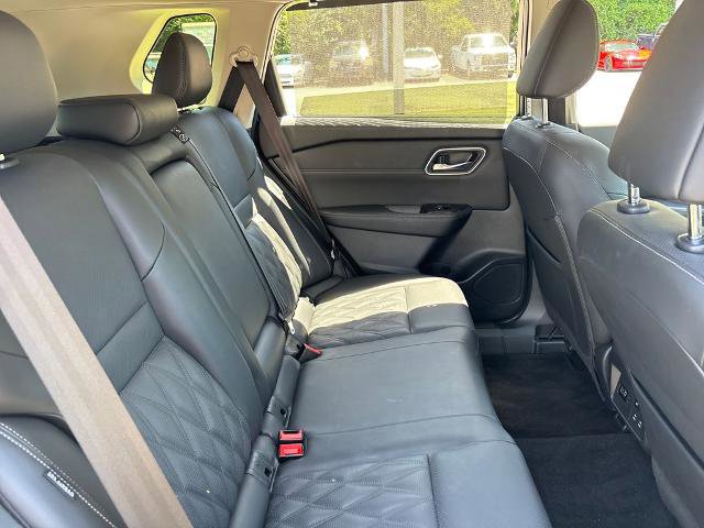 Used 2024 Nissan Rogue Platinum w/ Platinum Premium Package FWD image 30