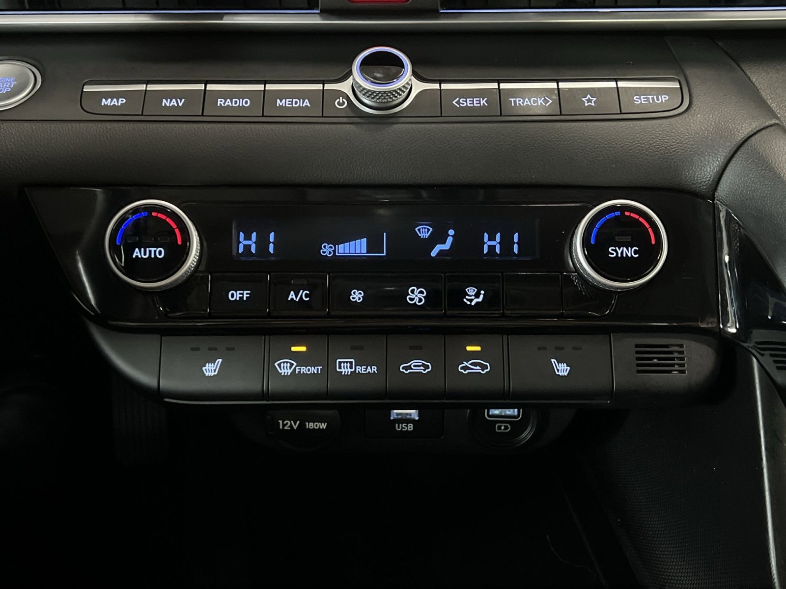 Used 2023 Hyundai Elantra Limited w/ Cargo Package image 21