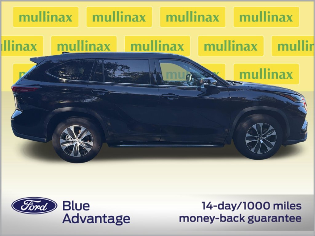 Used 2020 Toyota Highlander XLE FWD image 2