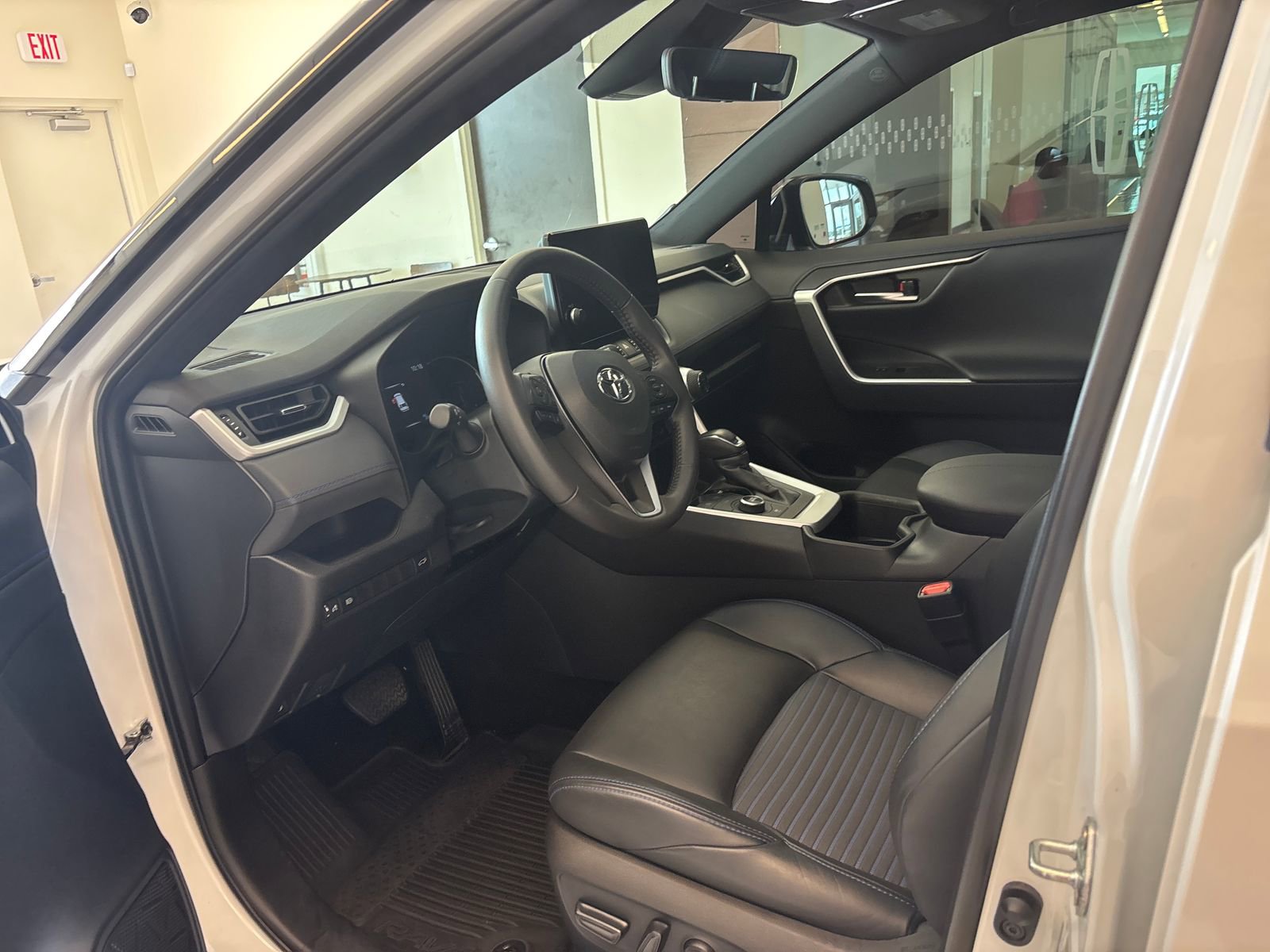 Used 2024 Toyota RAV4 XSE AWD/4WD image 12