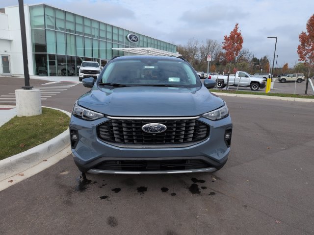 Certified 2025 Ford Escape SE w/ PHEV Premium Package FWD image 8
