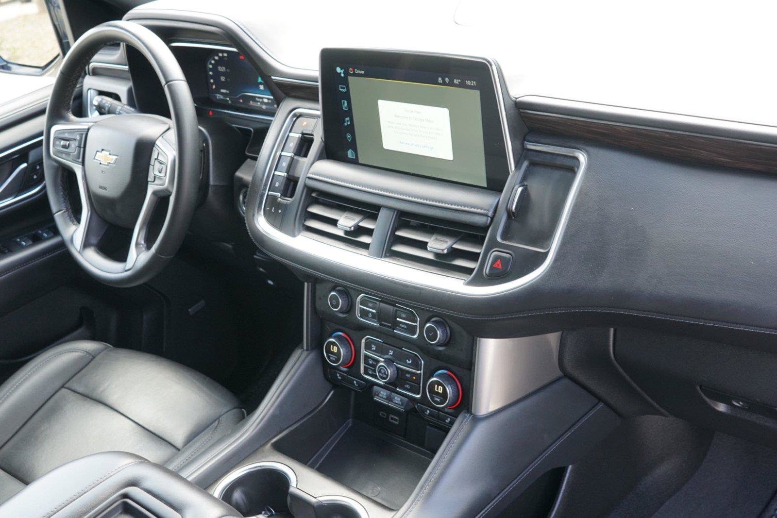Used 2024 Chevrolet Suburban LT RWD image 27