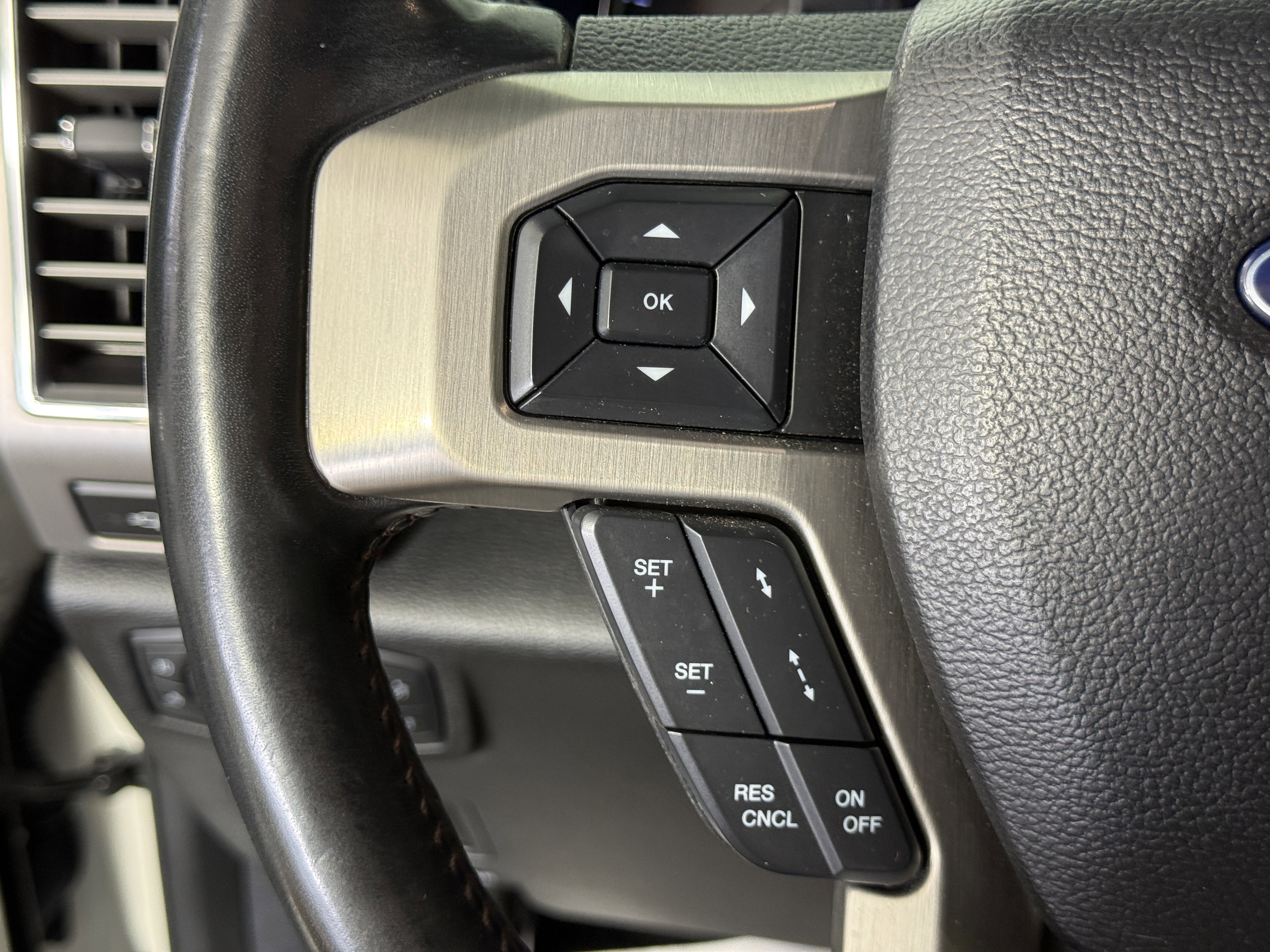 Certified 2020 Ford F250 Platinum w/ FX4 Off-Road Package image 27