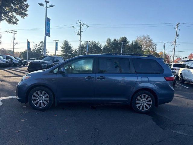 Used 2017 Toyota Sienna XLE AWD/4WD image 4