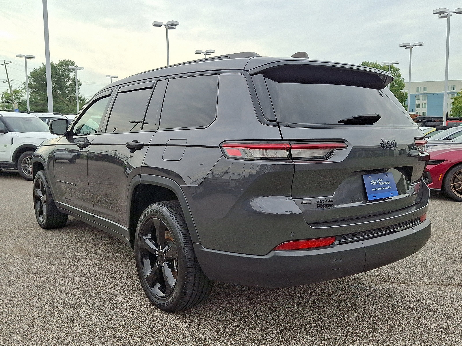 Used 2023 Jeep Grand Cherokee L Laredo image 5