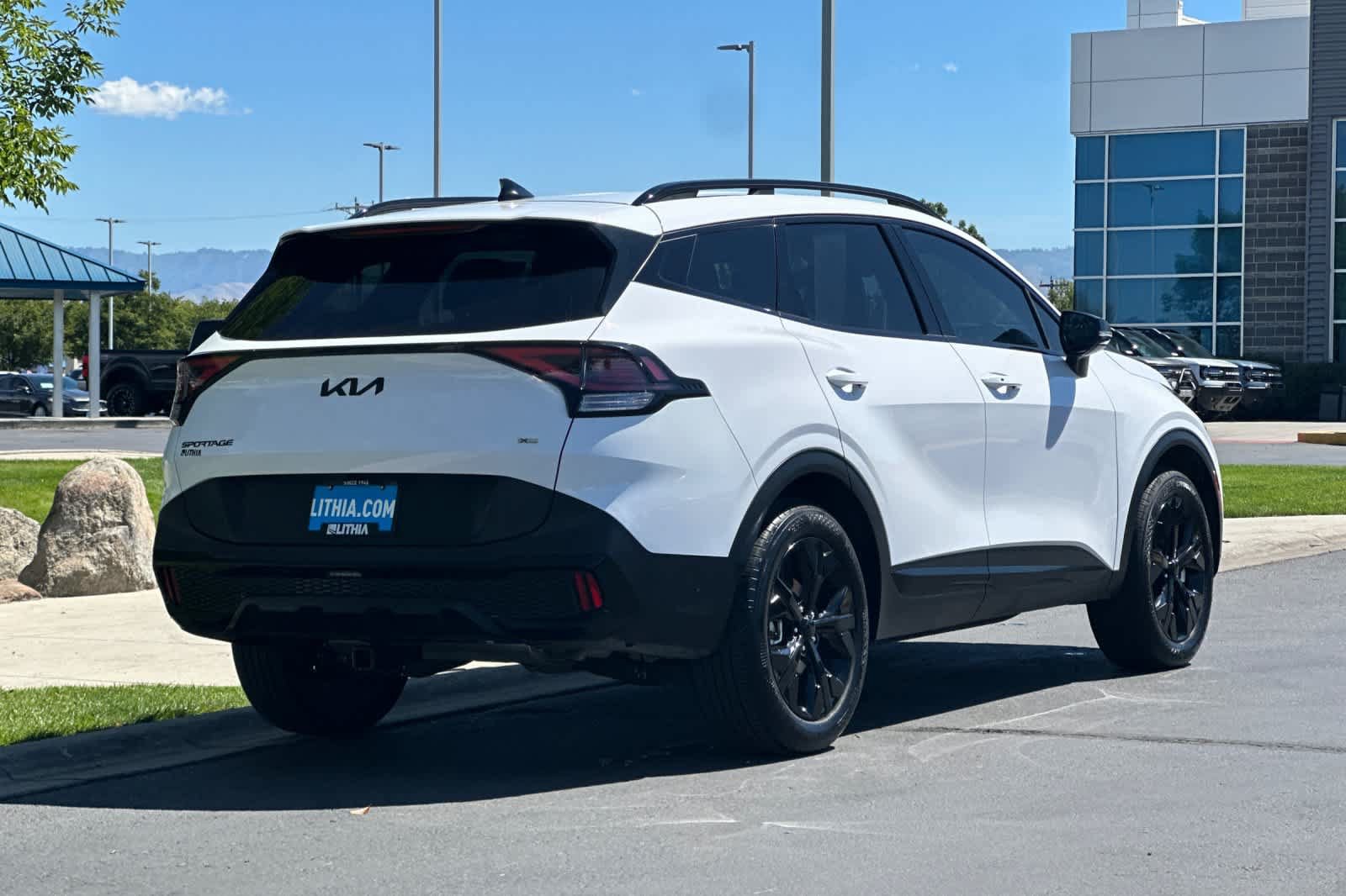 Used 2025 Kia Sportage X-Line AWD/4WD image 2