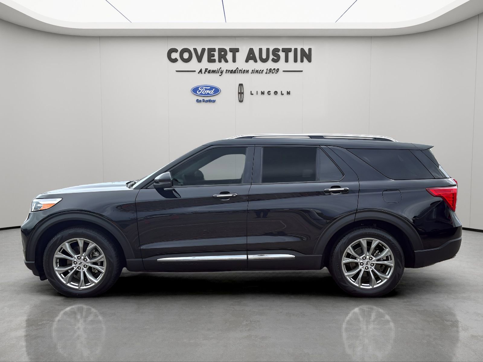 Certified 2022 Ford Explorer Limited w/ Equipment Group 301A RWD image 2