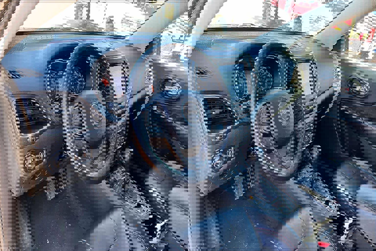 Used 2019 Jeep Cherokee Trailhawk w/ Cold Weather Group image 17