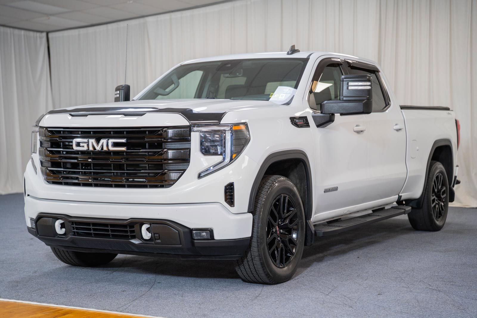 Used 2022 GMC Sierra 1500 Elevation w/ Preferred Package AWD/4WD image 3