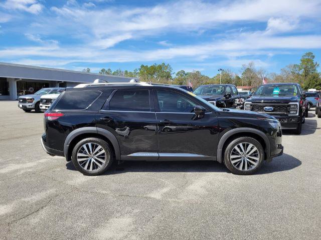 Used 2022 Nissan Pathfinder Platinum w/ Cargo Package image 7