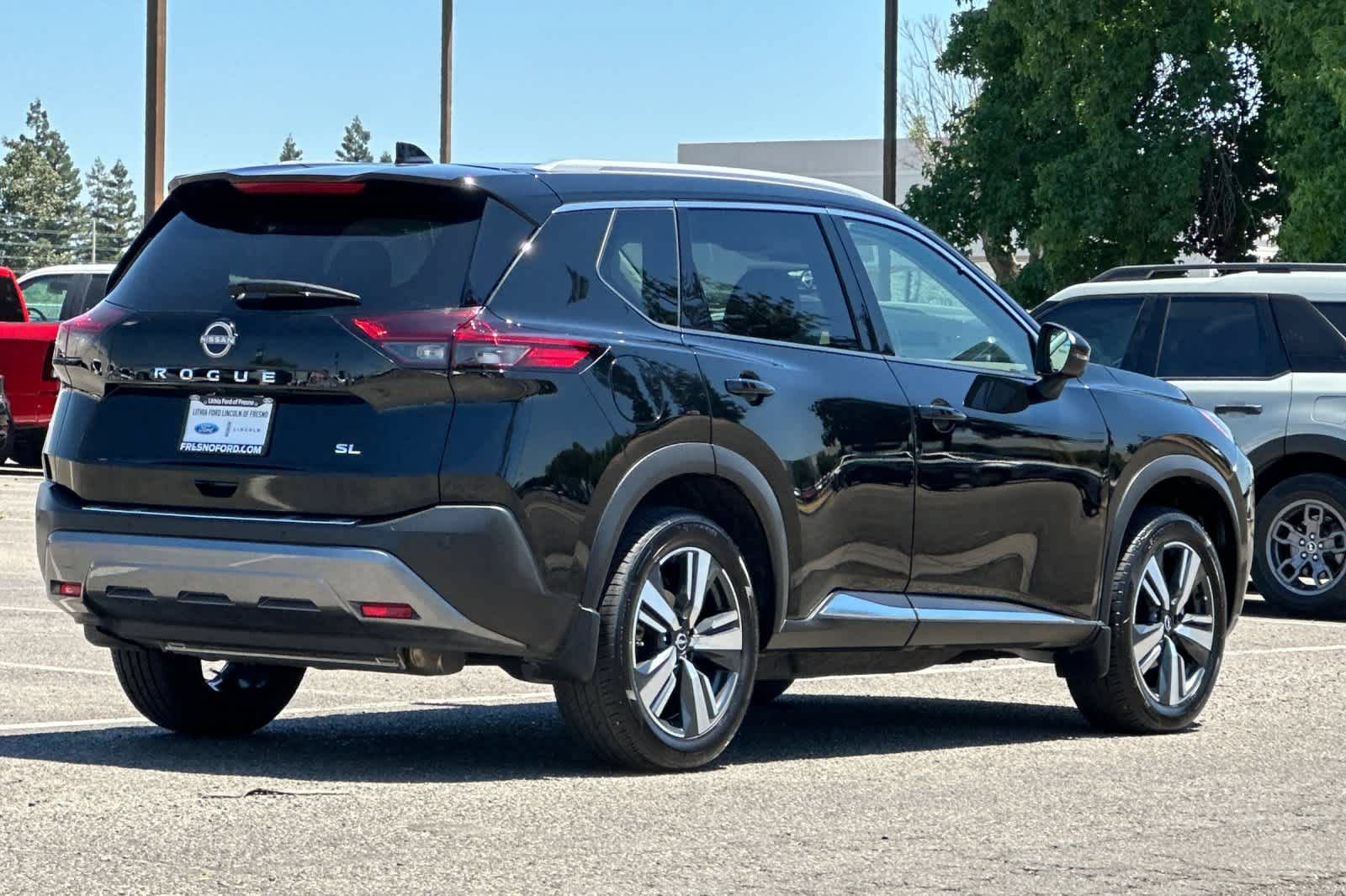 Used 2023 Nissan Rogue SL FWD video 2