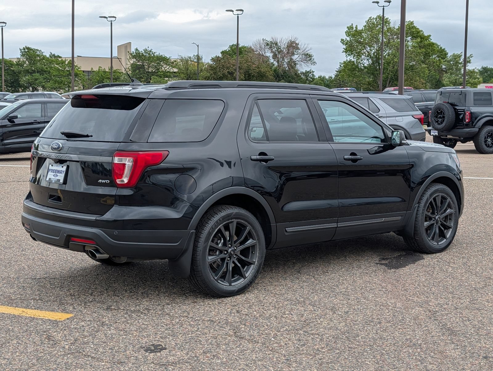 Certified 2018 Ford Explorer XLT w/ Equipment Group 202A AWD/4WD image 6