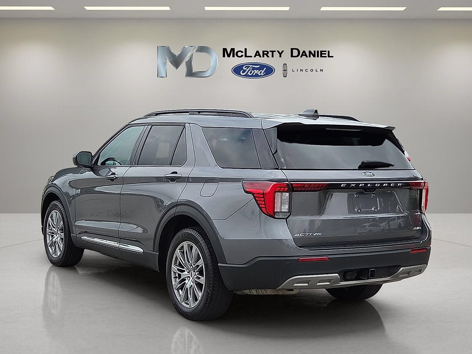 Certified 2025 Ford Explorer Active w/ Active Comfort Package AWD/4WD image 4