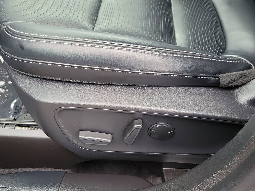 Certified 2025 Ford Escape Platinum image 9