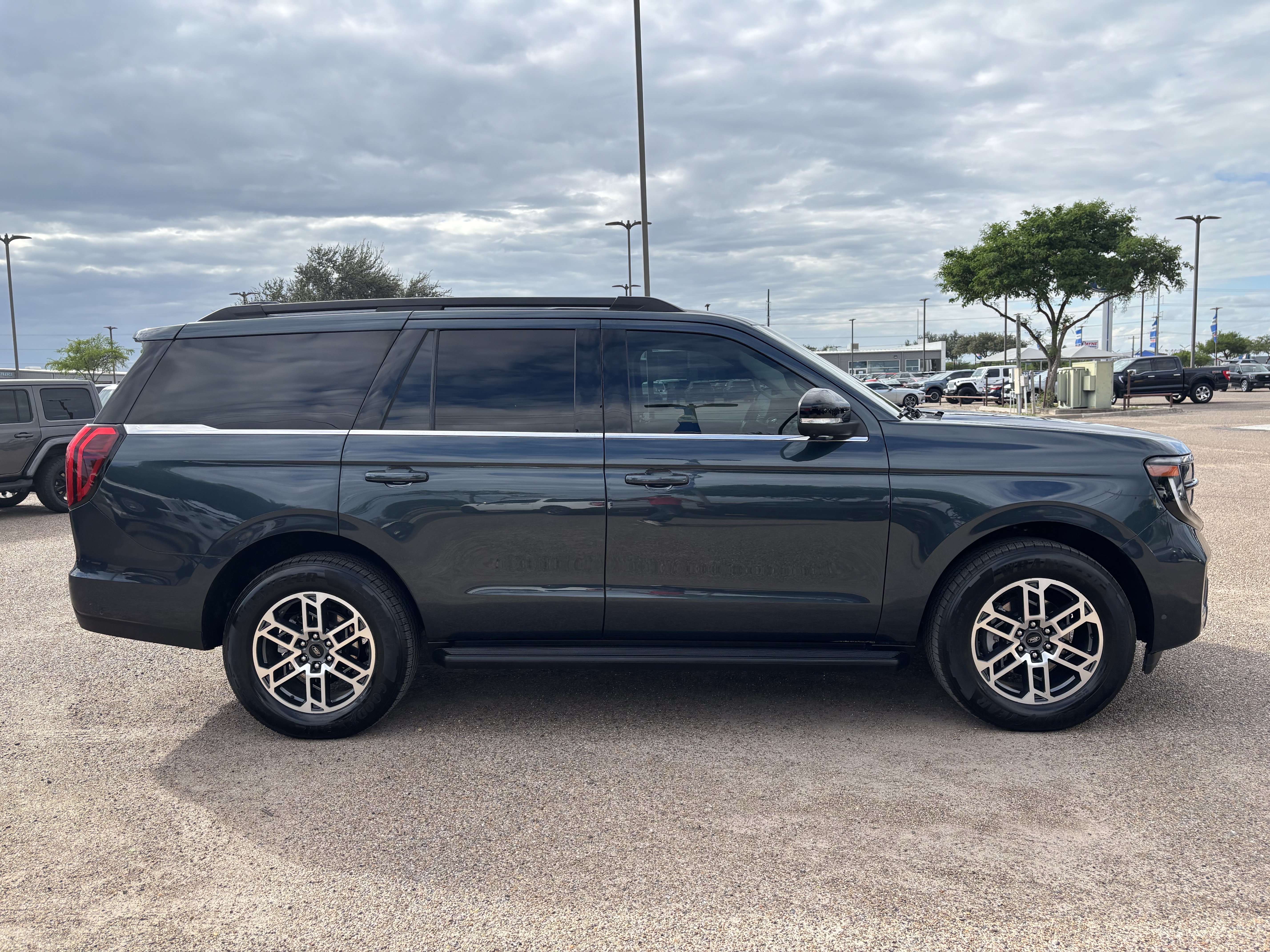 Certified 2025 Ford Expedition Active RWD image 4