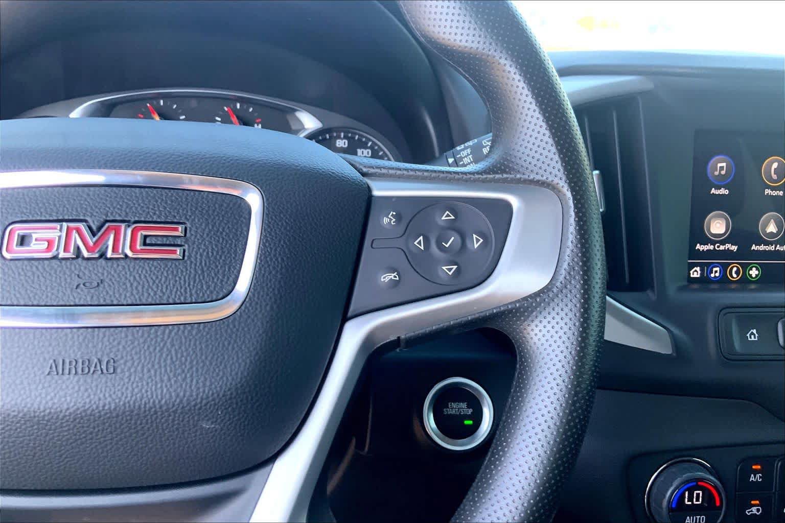Used 2024 GMC Terrain SLE w/ Driver Convenience Package FWD image 25