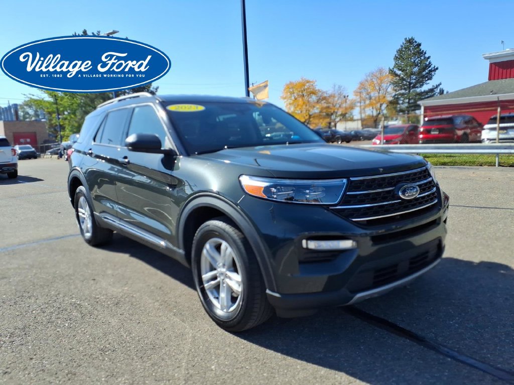 Certified 2023 Ford Explorer XLT w/ Equipment Group 202A AWD/4WD image 4