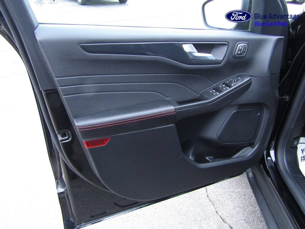 Certified 2023 Ford Escape ST-Line Elite AWD/4WD image 17