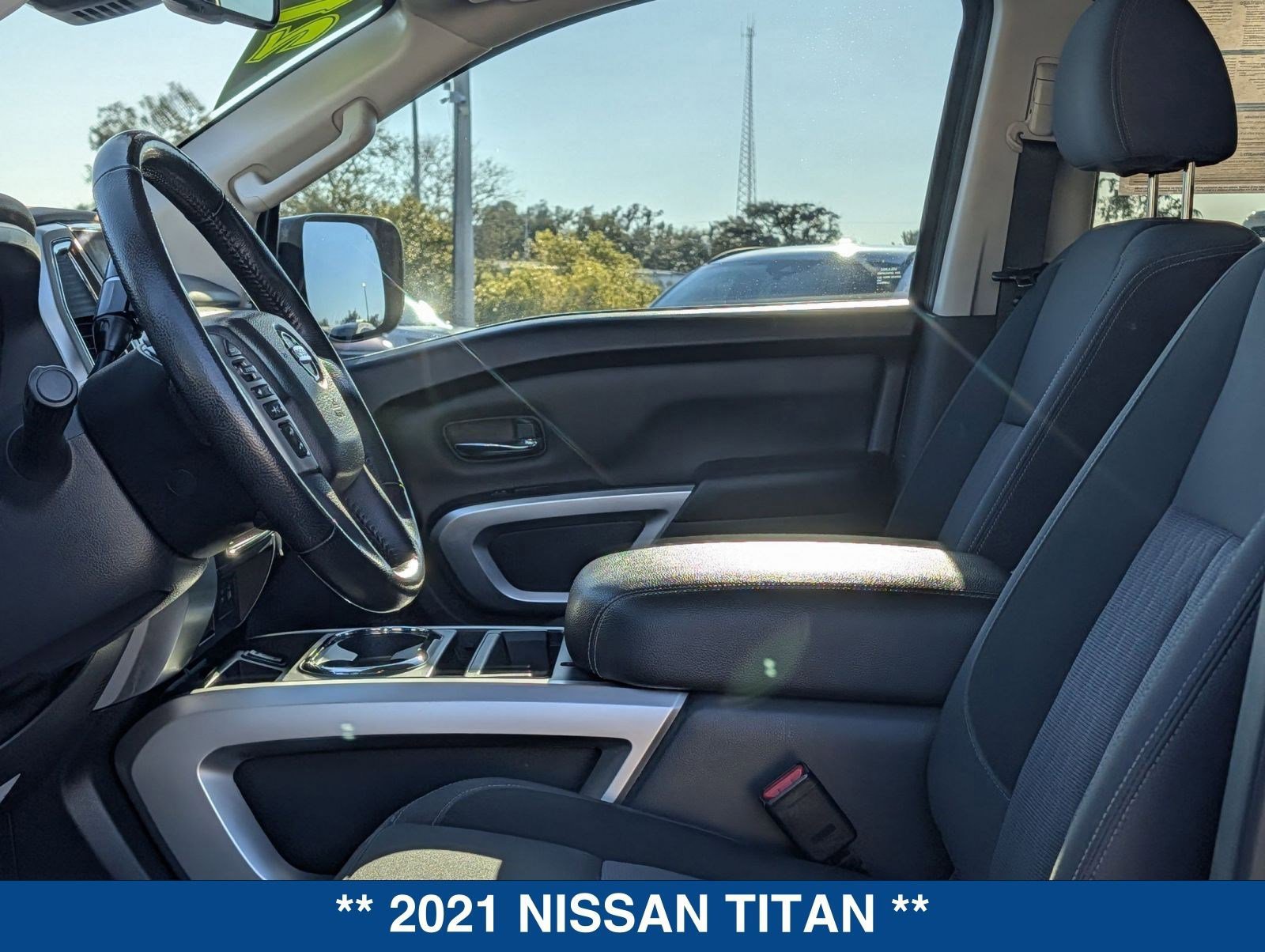 Used 2021 Nissan Titan SV w/ SV Convenience Package image 21