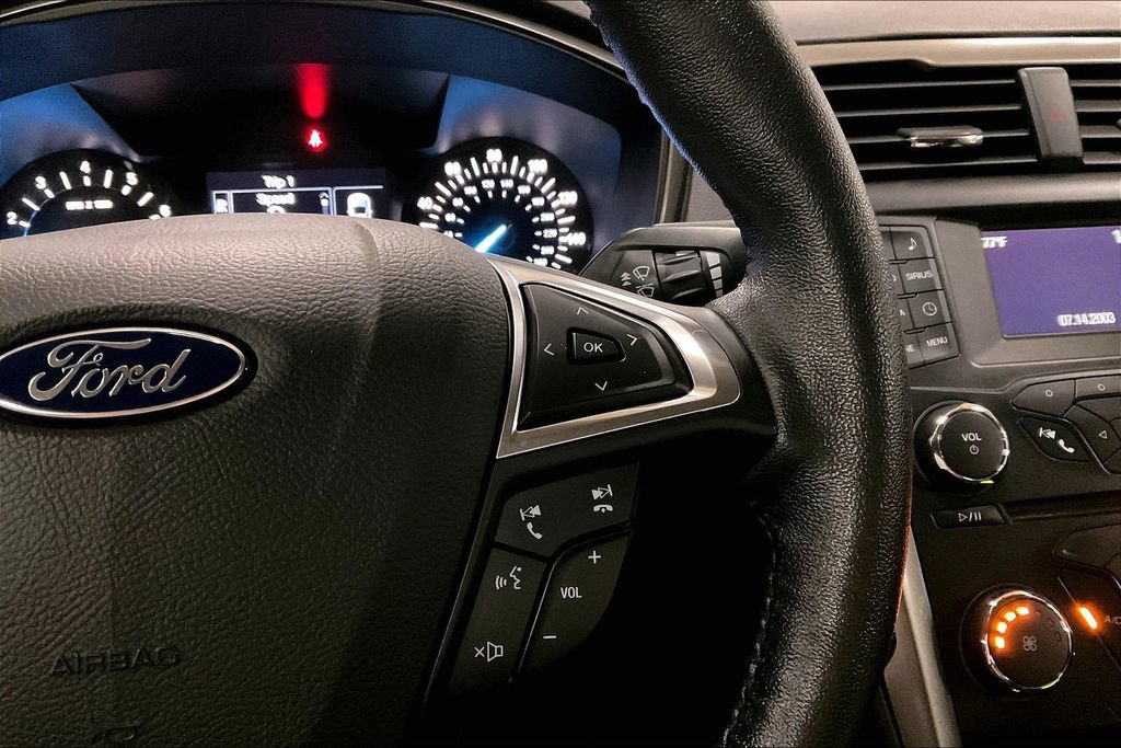 Certified 2017 Ford Fusion SE w/ Equipment Group 201A FWD image 18