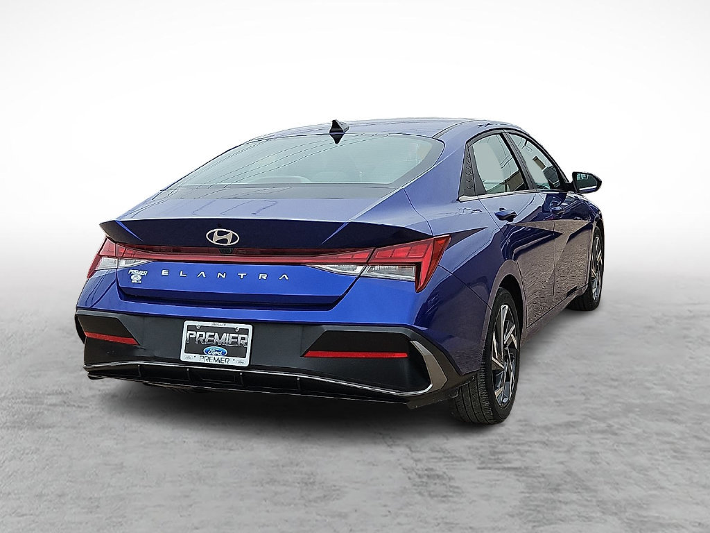 Used 2025 Hyundai Elantra SEL FWD image 10