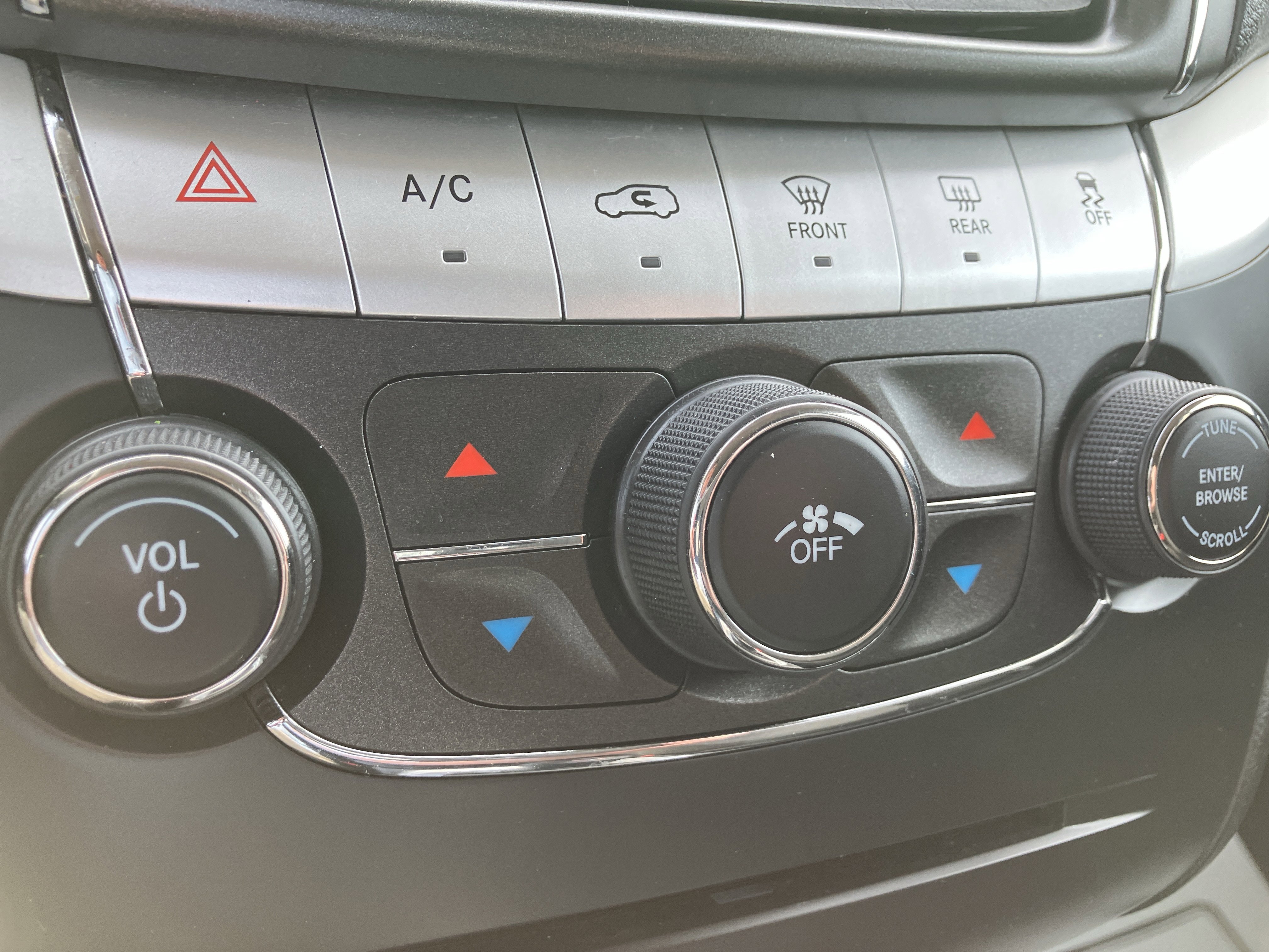 Used 2020 Dodge Journey SE image 29