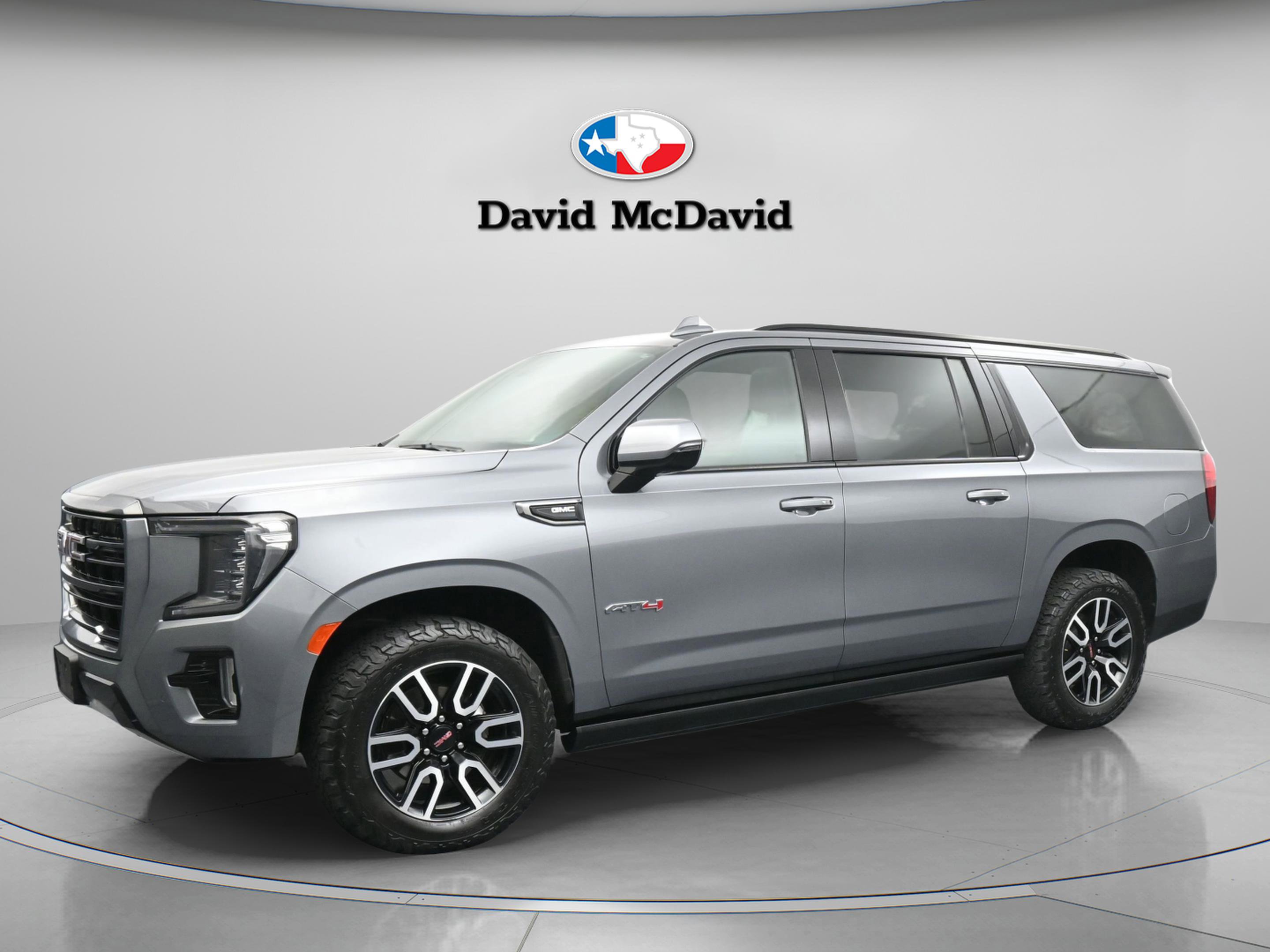 Used 2022 GMC Yukon XL AT4 image 2