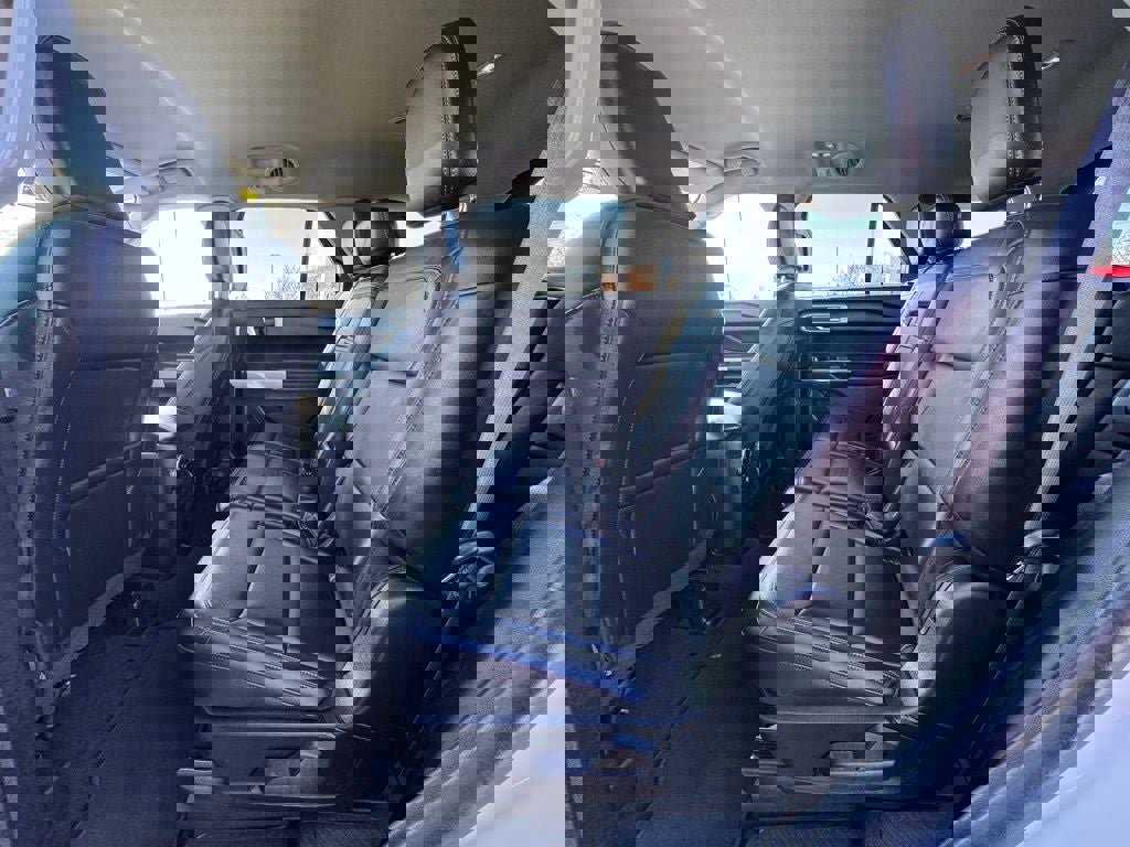 Certified 2022 Ford Explorer XLT w/ Equipment Group 202A image 9