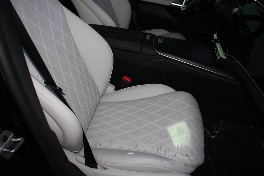 Used 2025 Mercedes-Benz E 350 Sedan image 27