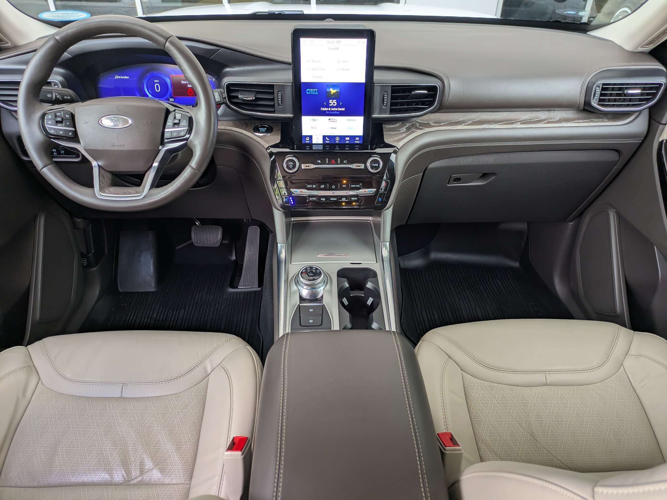 Certified 2023 Ford Explorer Platinum w/ Technology Package AWD/4WD image 17