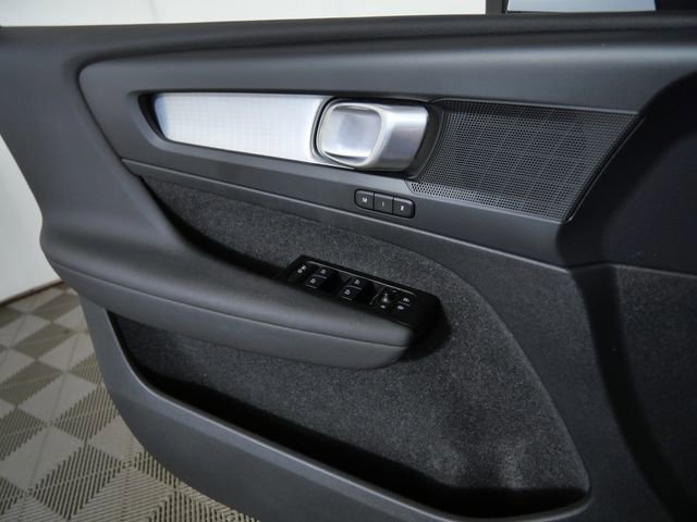 Used 2021 Volvo XC40 T4 Momentum FWD image 23