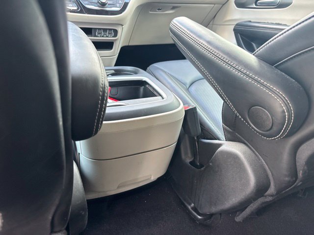 Used 2024 Chrysler Pacifica Limited FWD image 31