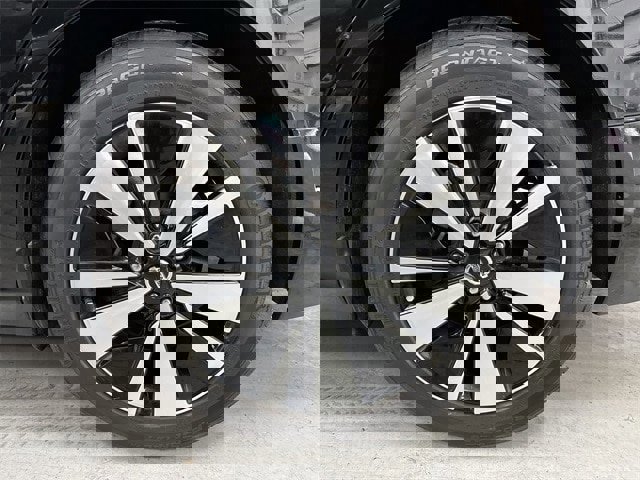 Used 2022 Nissan Altima 2.5 SV image 2