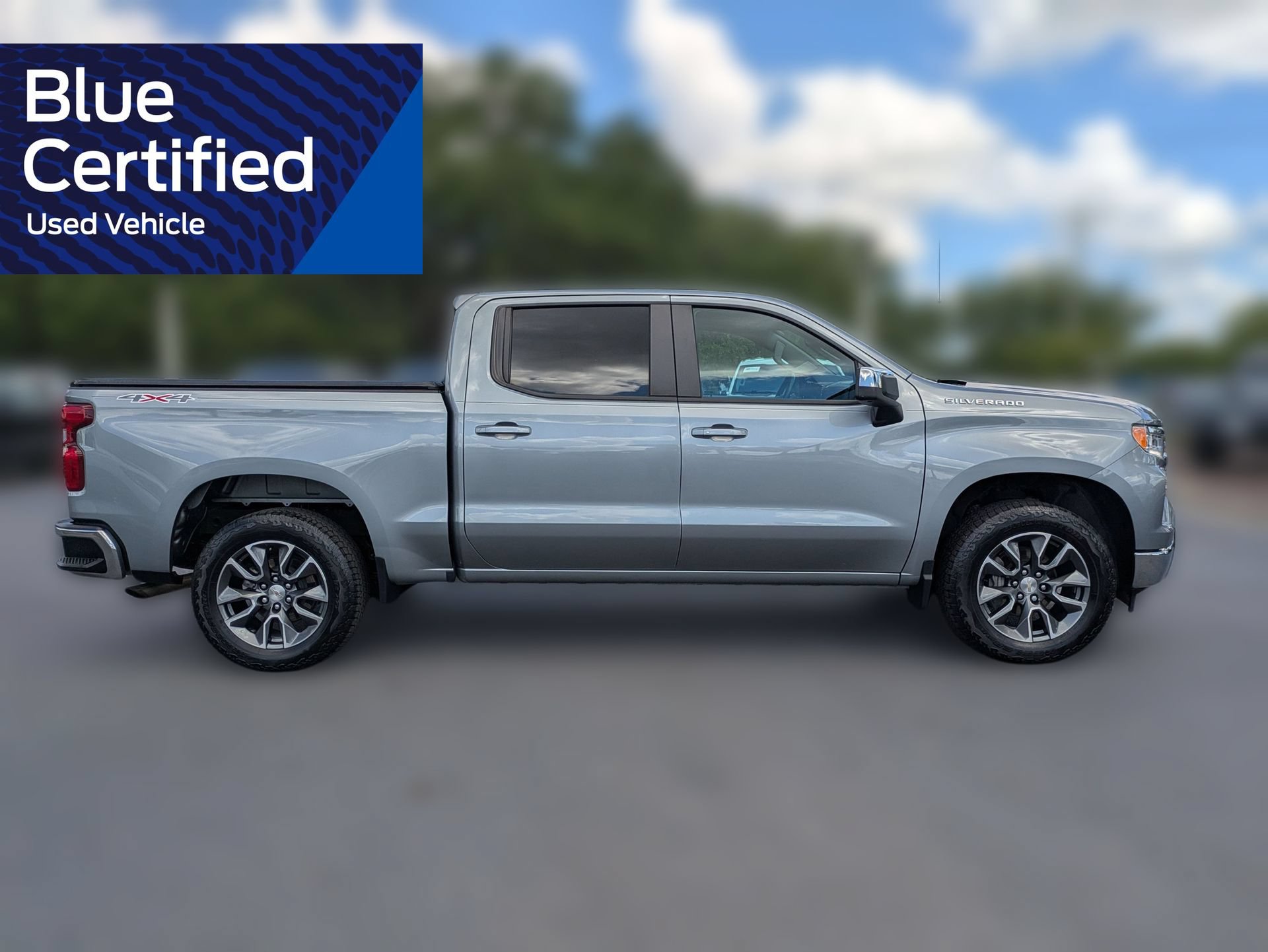 Used 2023 Chevrolet Silverado 1500 LT AWD/4WD image 3