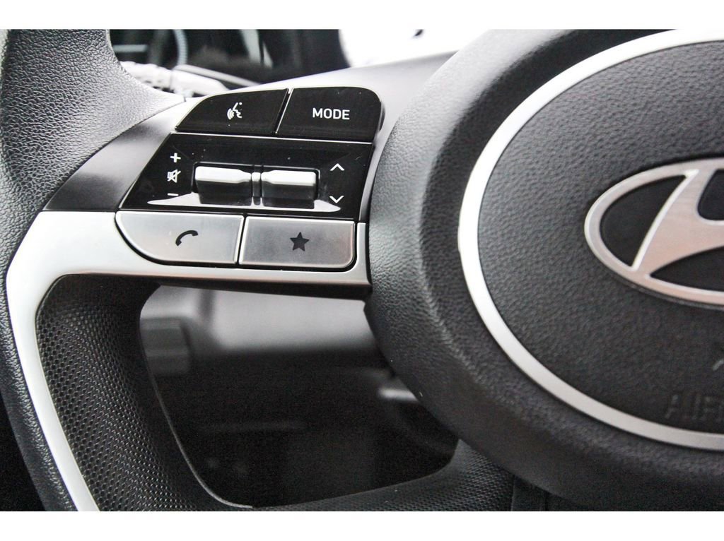 Used 2024 Hyundai Elantra SEL image 18