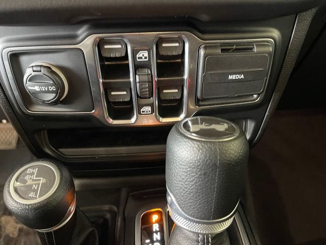 Used 2025 Jeep Wrangler Unlimited Sahara AWD/4WD image 23